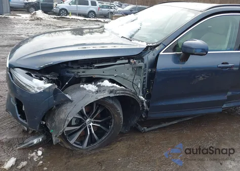 2022 Volvo Xc60 B5 Momentum z USA, uszkodzony, nr VIN YV4L12RK2N1972868